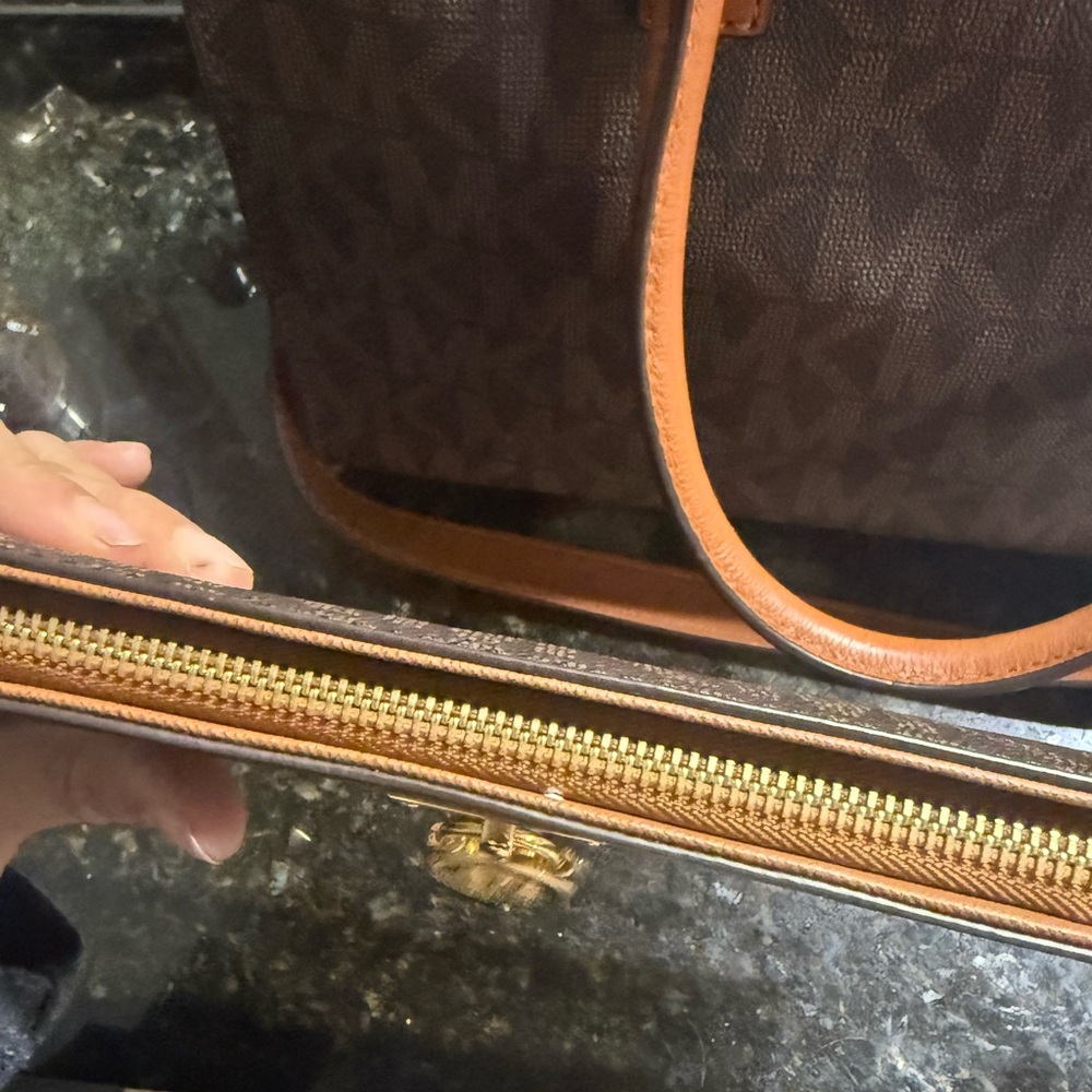 NWT MK Large Hamilton purse with matching wallet - Picture 5 of 11